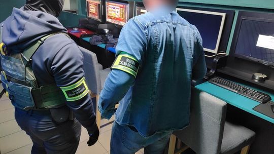 2 nielegalne salony hazardowe zlikwidowane przez KAS w Śródmieściu Szczecina