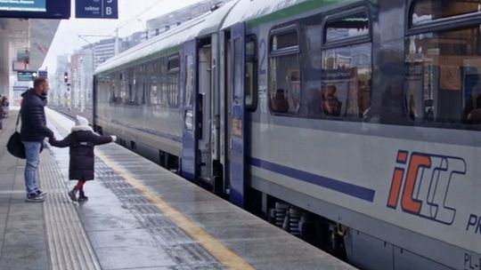555 połączeń krajowych i zagranicznych, krótsze czasy przejazdu, więcej pociągów kursujących w kategorii ekonomicznej. PKP Intercity zaprezentowało nowy rozkład jazdy na 2026 rok