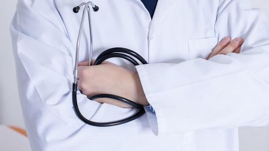 61,9% mężczyzn zwleka z wizytą u lekarza. Strach i wstyd opóźniają diagnozę raka prostaty