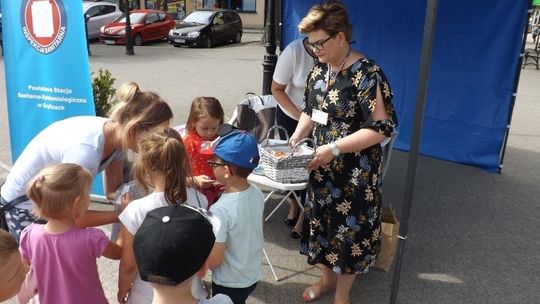 Akcja Bezpieczne Wakacje 2019  - Stoisko Edukacyjne na Placu Zwycięstwa w Gryficach 