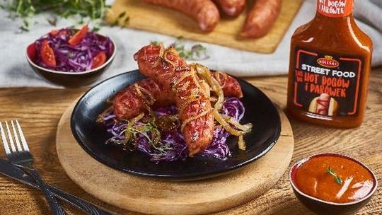 Aromatyczny currywurst z Sosem do Hot Dogów i Parówek Roleski