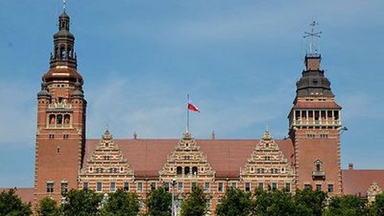 Asystenci rodziny otrzymają dodatki do wynagrodzeń. Wojewoda zachodniopomorski Tomasz Hinc podpisał umowy z 93 gminami do których trafią środki w łącznej wysokości 251,2 tys. zł.   