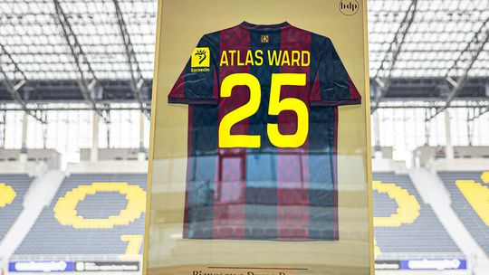 Atlas Ward w granatowo-bordowej drużynie!