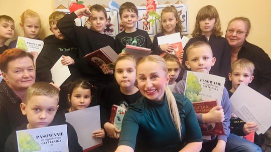 Bajkowe pasowanie na czytelnika w SP w Modlimowo