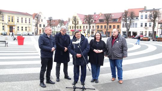 Bartosz Arłukowicz na konferencji prasowej w Gryficach - Andrzej Szczygieł z poparciem KO