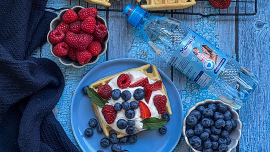 Bezmleczne waniliowe gofry z owocami