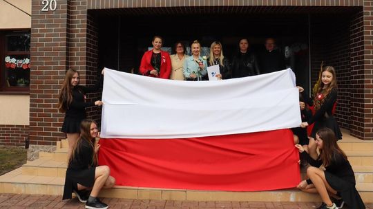 Biało-czerwona radość w Szkole w Modlimowie