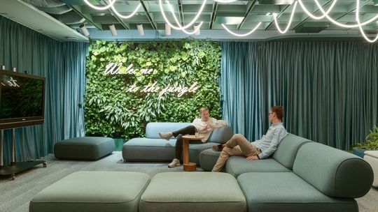 Biophilic dopamine – tak w skrócie można podsumować najnowszy projekt biura spod kreski Design Anatomy. Realizacja dla firmy Sii objęła 5 pięter Olivii Prime – najnowszego budynku Olivia Centre.