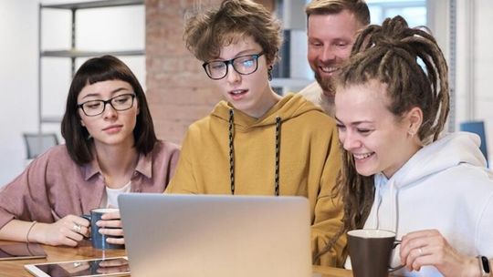 Birsztany opublikowały katalog workation, ukazując najlepsze miejsca do pracy zdalnej i wypoczynku