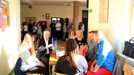 Burmistrz Nowogardu u strajkujących nauczycieli