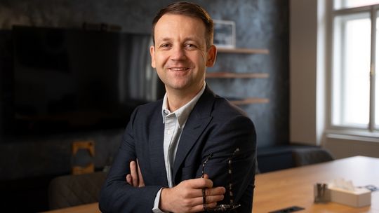 Cena ropy jak rok temu. Co będzie z cenami paliw?