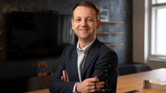 Cena ropy przebiła psychologiczną barierę. Kiedy podrożeją paliwa?