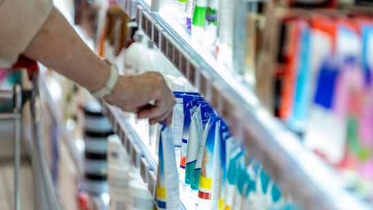 Ceny rosną coraz bardziej. Chemia gospodarcza, art. tłuszczowe i warzywa „liderami drożyzny”