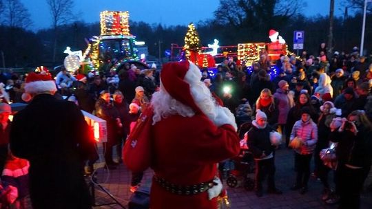 Choinka przed Urzędem rozbłysła