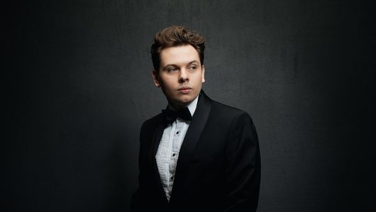 Chopinowskie emocje w Zamku Książąt Pomorskich. Mateusz Krzyżowski z recitalem w Szczecinie