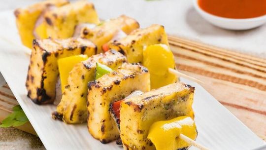 Co latem wrzucić na ruszt i dlaczego warto postawić na sery żółte?