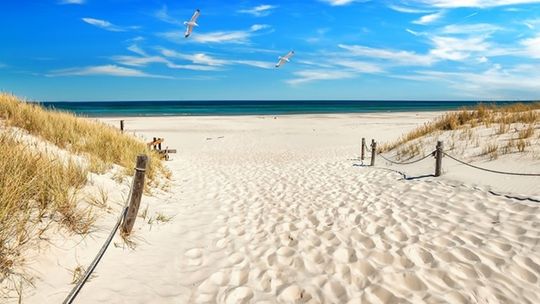 Co trzeci Polak urlop spędzi nad Bałtykiem. Poznaj topowe kierunki