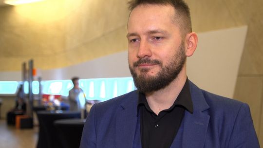 Czterech na 10 Polaków miało do czynienia z deepfake’ami. Cyberprzęstępcy coraz skuteczniej wykorzystują manipulowane treści