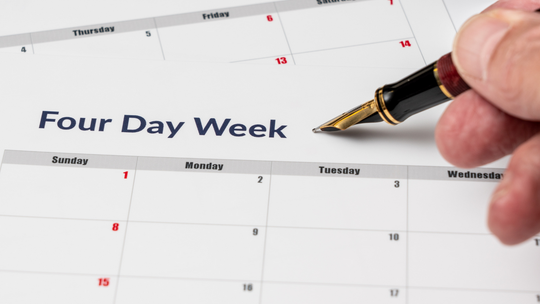 Czterodniowy tydzień pracy już za pięć lat? Polacy o przyszłości rynku pracy