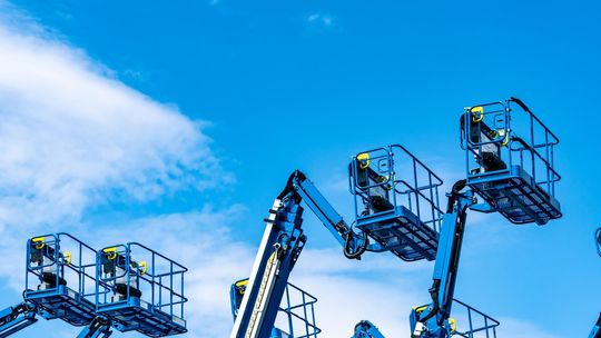 Czy na zwyżki trzeba mieć uprawnienia?