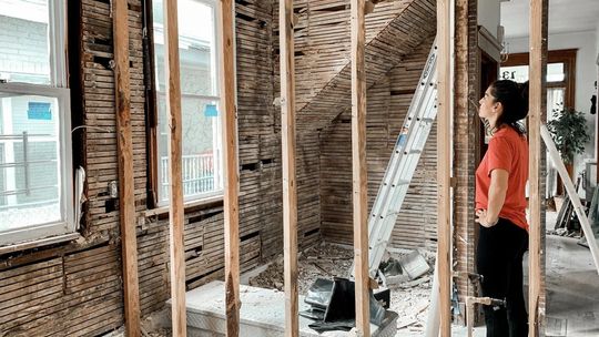 Czy podwyżki stóp procentowych i droższe kredyty hipoteczne wyhamują popyt? Podsumowanie kwartału w branży deweloperskiej