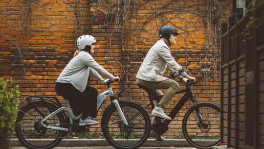Czy rowery elektryczne szturmem zdobędą polskie drogi i chodniki?