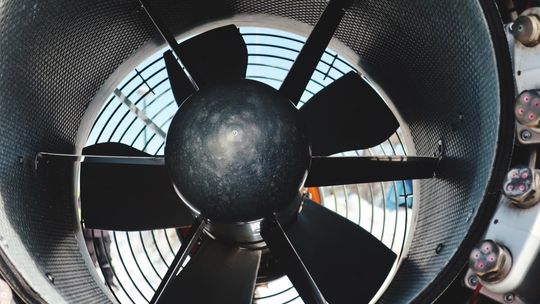 Czym różni się wentylator przeciwwybuchowy od standardowego?