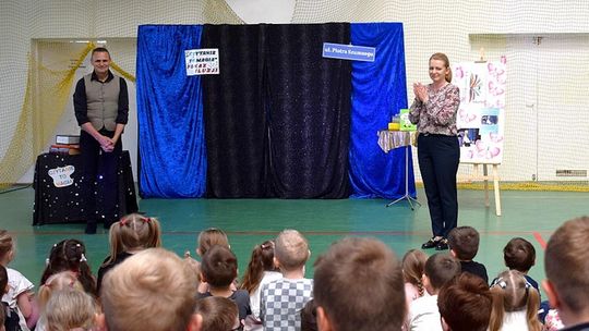 CZYTANIE TO MAGIA-POKAZ ILUZJONISTY W KARNICACH CZYTANIE TO MAGIA-POKAZ ILUZJONISTY W KARNICACH