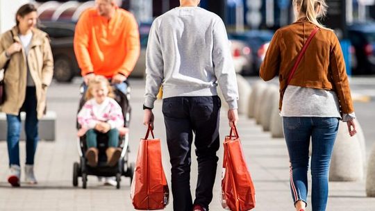 Dane nie pozostawiają złudzeń. Polacy lekko odpuścili sobie galerie i centra handlowe