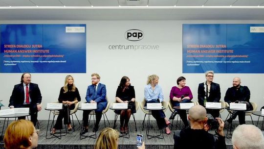 Debata: w Polsce trzeba uporządkować zasady funkcjonowania platform internetowych