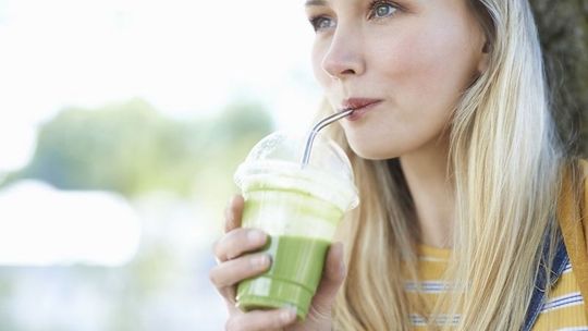 Dieta na lato: sirtfood – kolejny trend czy po prostu racjonalne odżywianie?