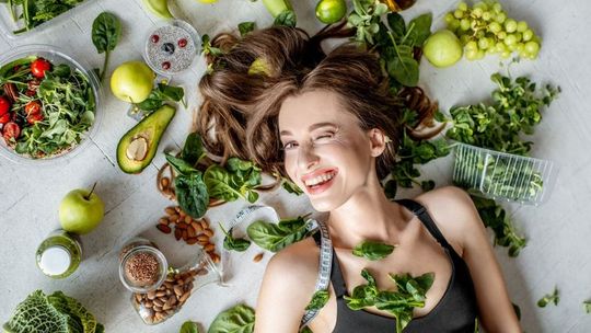 Dietetycy grzmią: łap witaminy, jedz sałaty! O co tyle szumu? Czy naprawdę warto rozkochać się w zielonych warzywach liściastych? 