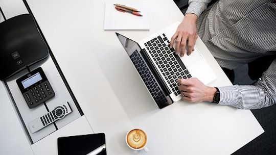 Dlaczego MacBook Air stał się standardem wśród dziennikarzy?