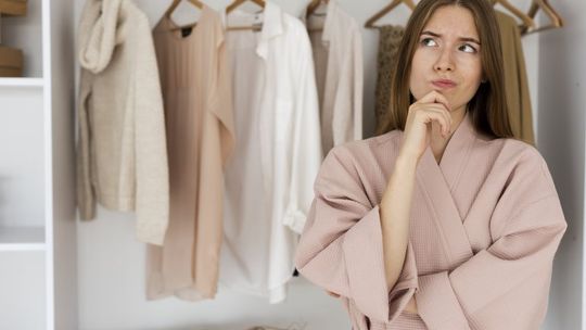 Dlaczego skład tkaniny ma znaczenie – na co zwrócić uwagę na metce