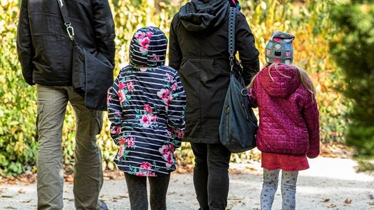 Dłużnicy alimentacyjni zalegają z płaceniem średnio 10 lat. Eksperci alarmują: Problem będzie się pogłębiał