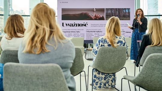 Dobrostan cyfrowy Polaków w czasach social mediów i AI. Nowy raport społeczny PKO Ubezpieczenia