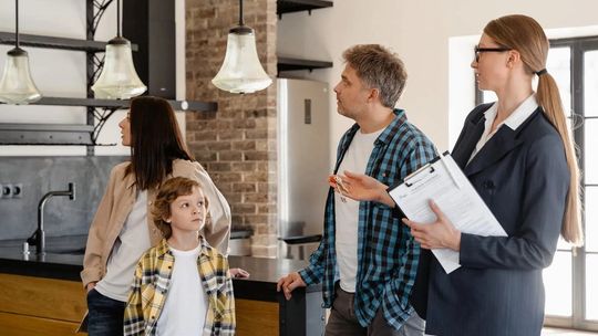 Dom energooszczędny – jak wybrać ekonomiczną i ekologiczną inwestycję od dewelopera?