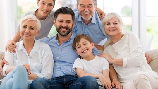 Domy wielopokoleniowe – okna wspierające prywatność i światło w różnych strefach domu