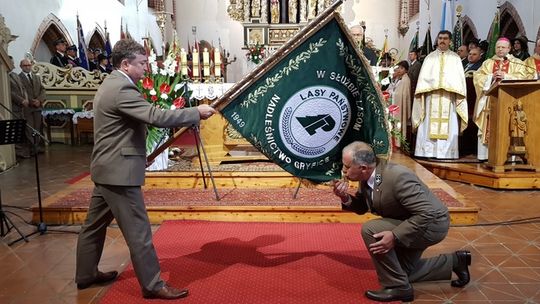 Dowód uznania służby:   Sztandar dla Nadleśnictwa w Gryficach 