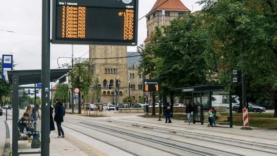 Jak inwestycje w modernizację torów wpływają na mobilność miejską?