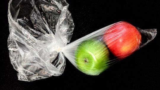 Ekologiczna rewolucja w domu, czyli jak ograniczyć zużycie plastiku