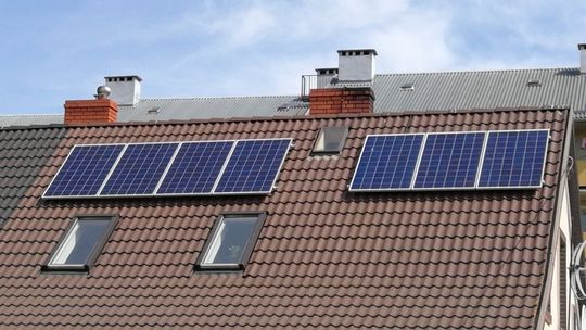 Ekonomiczne korzyści z fotowoltaiki. Jak zainwestować w ekologiczne źródło energii?