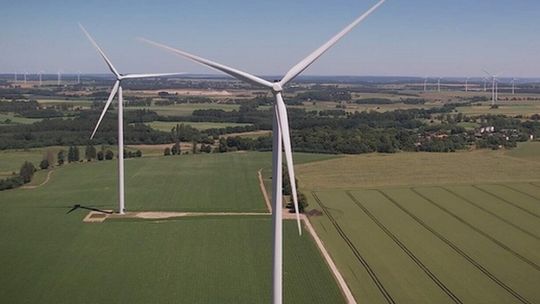 Energia z wiatru to ważny element transformacji energetycznej kraju oraz wymierne korzyści dla gmin i ich mieszkańców