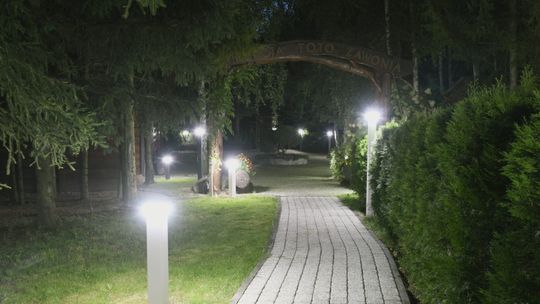 Energooszczędne oświetlenie ogrodu – lampy ogrodzeniowe i ogrodowe Plast-Met