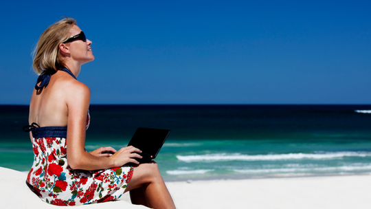 Era cyfrowej pracy – czy ta, jaką znamy dziś, ma jeszcze sens?