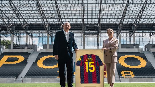 Fabryka Domów Mobilnych i Szkieletowych „Lark Leisure Ho - dołącza do Pogonii