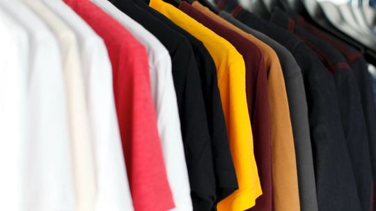 Farbujesz ubrania? Oto 5 zasad, o których musisz pamiętać