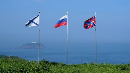 Flagi państwowe - materiały i technologie, które gwarantują trwałość na lata