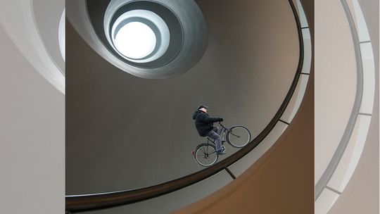 GDK zaprasza na wernisaż wystawy "Spacer z głową w chmurach"