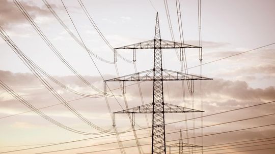 Gdy temperatura rośnie, rosną też wyzwania dla sieci. Jak lato testuje energetykę?